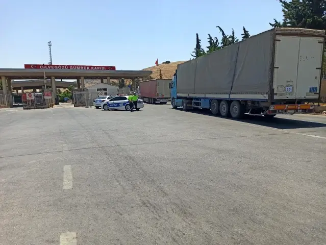 BM'den İdlib'e 46 tır insani yardım BM'den İdlib'e 46 tır insani yardım