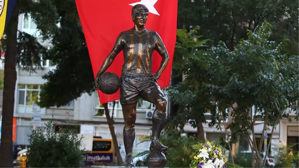 Can Bartu heykelinin açılışında Ali Koç\'tan çarpıcı gönderme: Bu formanın hakkını verme zamanı geldi