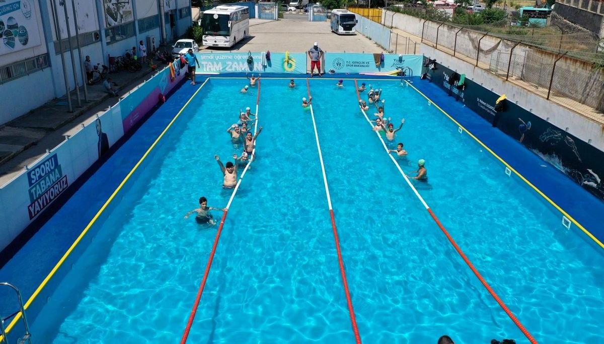 Manisa\'da hedef 30 bin çocuk ve gence yüzme öğretmek