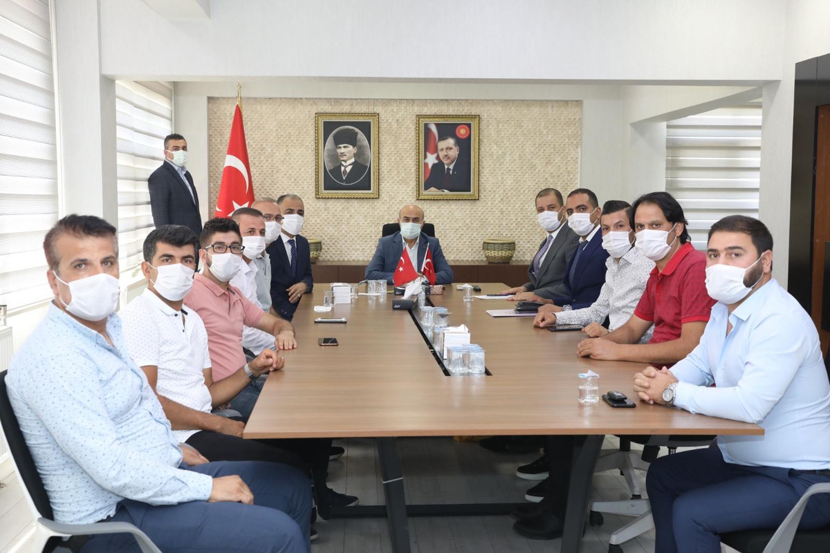 Mardin Valisi Demirtaş, esnaf ile bir araya geldi