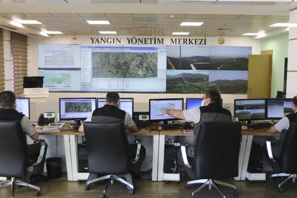 Marmaris\'teki orman yangınını İHA böyle tespit etti (2)