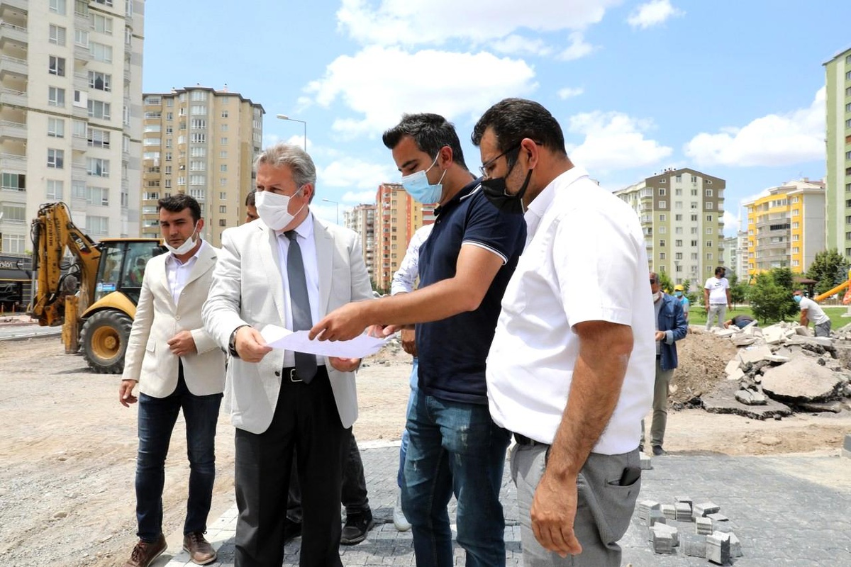 Melikgazi\'de güvenli yollar için yeni kavşaklar yapılıyor