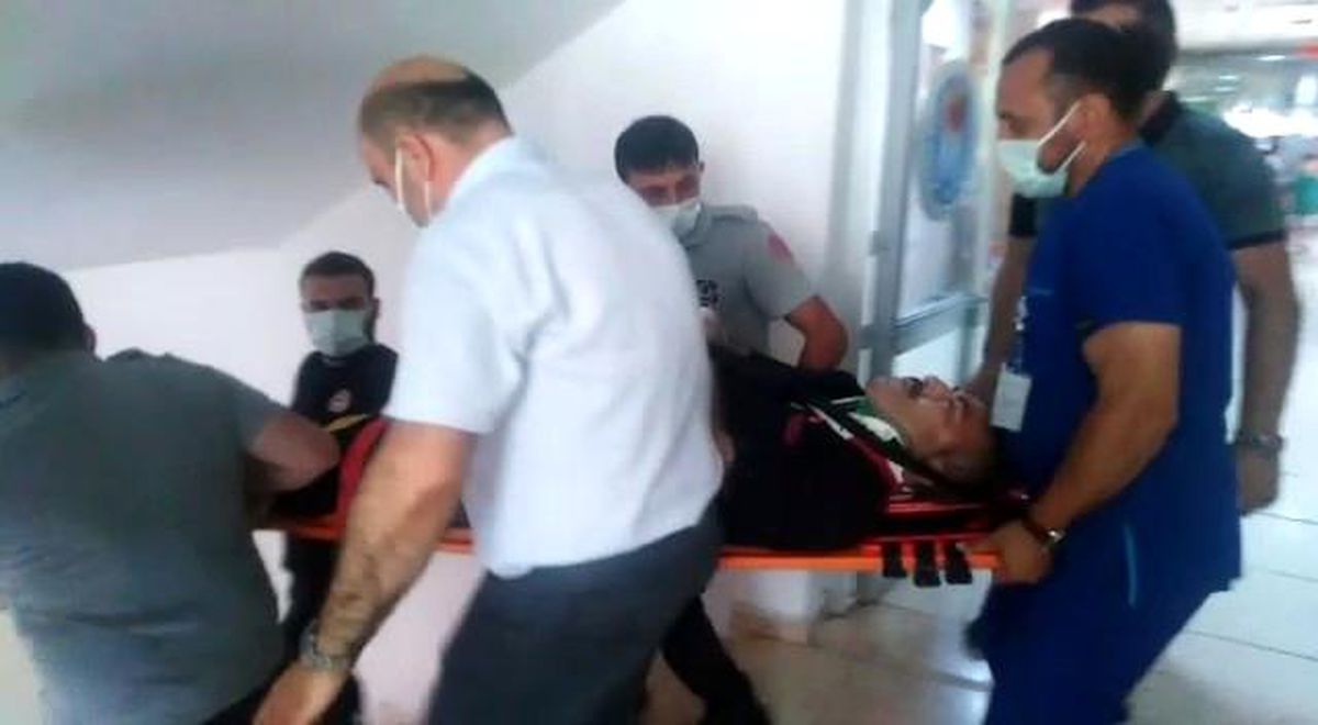 Merdivenden düşerek yaralandı