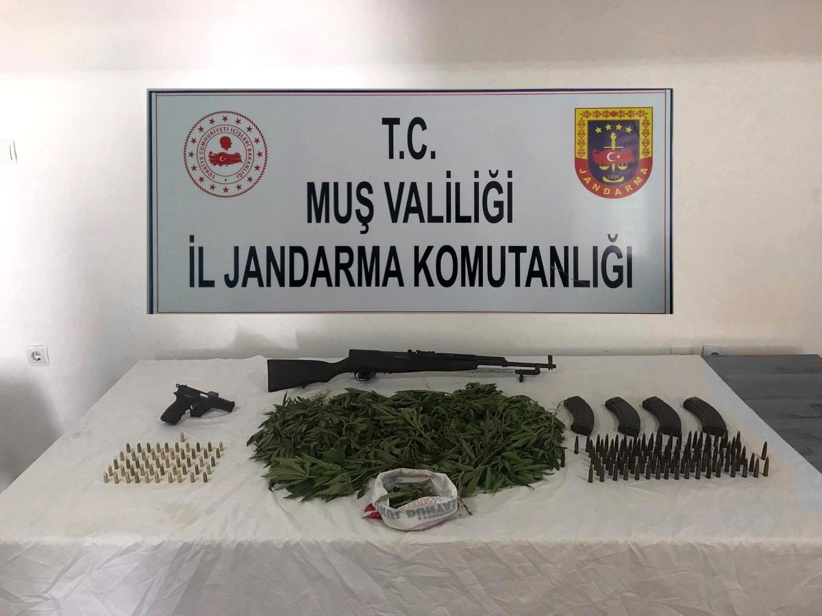Muş\'ta uyuşturucu ve silah kaçakçılığı operasyonu: 5 gözaltı