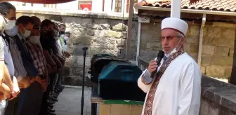 Sakarya'daki kazada hayatını kaybeden yaşlı çift defnedildi