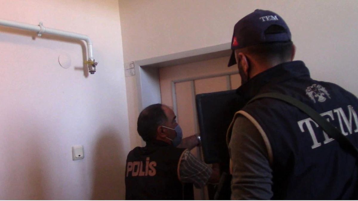 Son dakika haber | Terör örgütü üyelerine \'Hawala\' yöntemi ile para aktaran 2 şahsı polis yakaladı