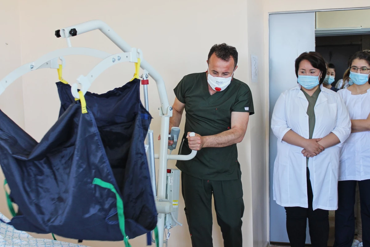 TİKA\'dan Kazakistan\'a felçli hastalar için tıbbi cihaz desteği