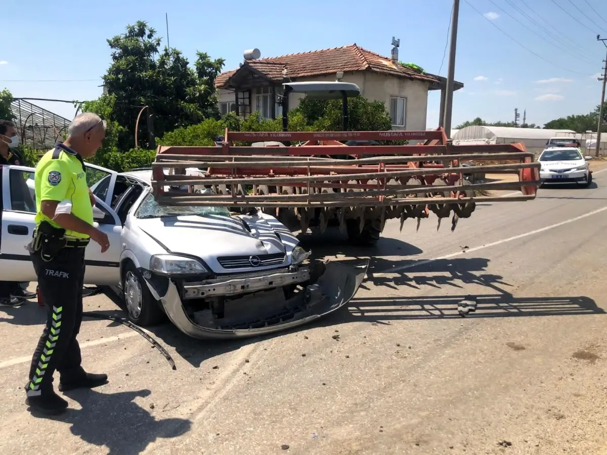 Son dakika haber | Traktöre takılı zirai alete çarpan otomobil sürücüsü hayatını kaybetti