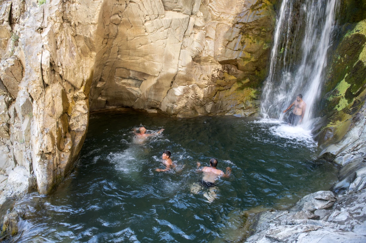 Tunceli\'nin saklı güzelliği "Kakber Şelalesi" ziyaretçilerini cezbediyor