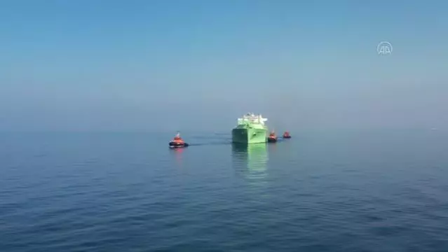 Türkiye'nin ilk FSRU gemisi Ertuğrul Gazi'ye ilk sıvı doğal gaz nakli başladı (2) Türkiye'nin ilk FSRU gemisi Ertuğrul Gazi'ye ilk sıvı doğal gaz nakli başladı (2)