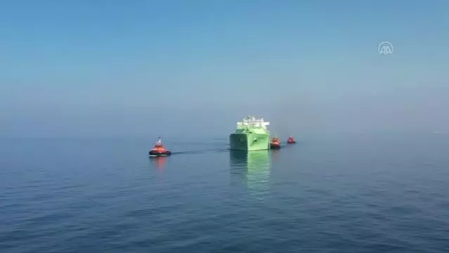 Türkiye'nin ilk FSRU gemisi Ertuğrul Gazi'ye ilk sıvı doğal gaz nakli başladı (2) Türkiye'nin ilk FSRU gemisi Ertuğrul Gazi'ye ilk sıvı doğal gaz nakli başladı (2)
