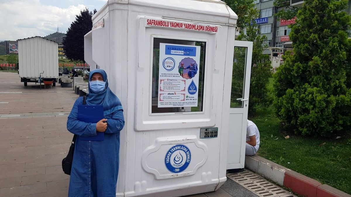Yağmur Yardımlaşma Derneği, kurban bağış standı açtı