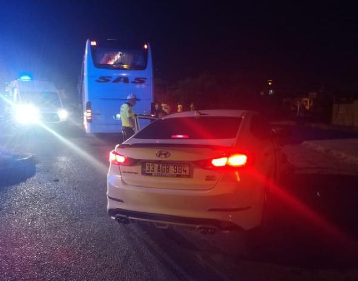 Yolcu otobüsü ile otomobil çarpıştı: 7 yaralı