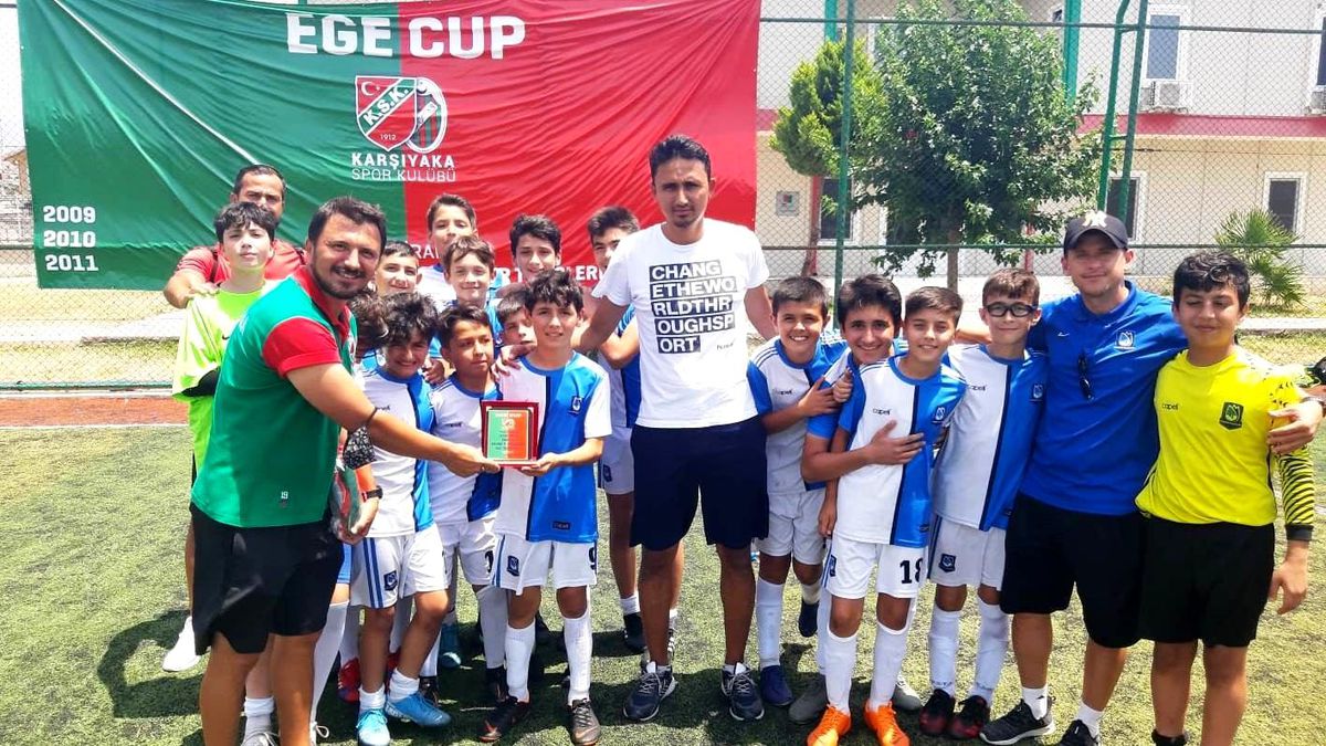 Yunusemre Belediyespor Ege Cup\'ta şampiyon oldu