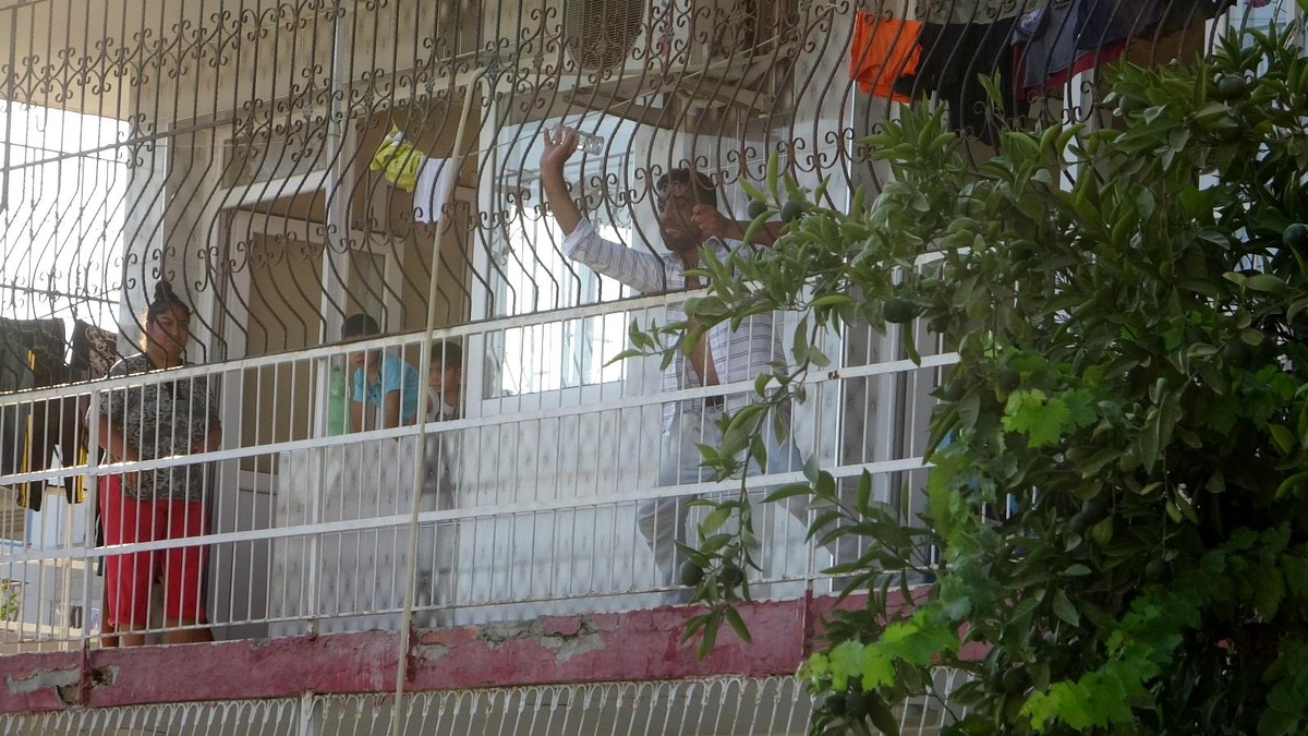 Adana\'da dehşet: Uyuşturucu krizine girdi annesi, ablası ve 4 yeğenini rehin aldı
