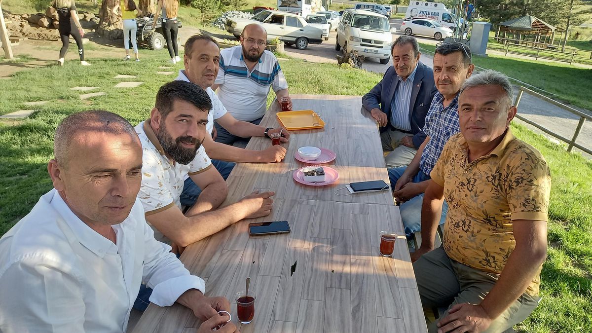 AK Parti Beypazarı İlçe Başkanlığının toplantısı Karagöl\'de yapıldı