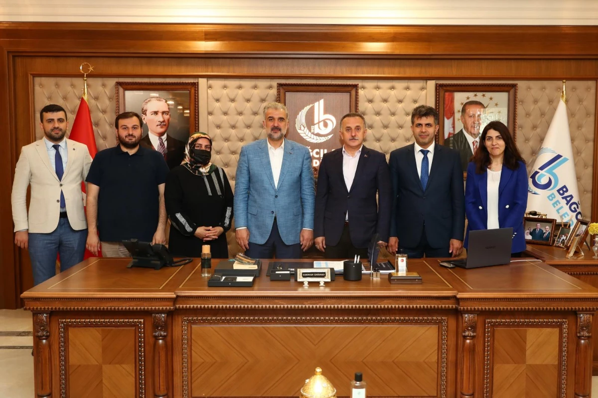 AK Parti İstanbul İl Başkanı Kabaktepe, Bağcılar\'da bazı ziyaretlerde bulundu