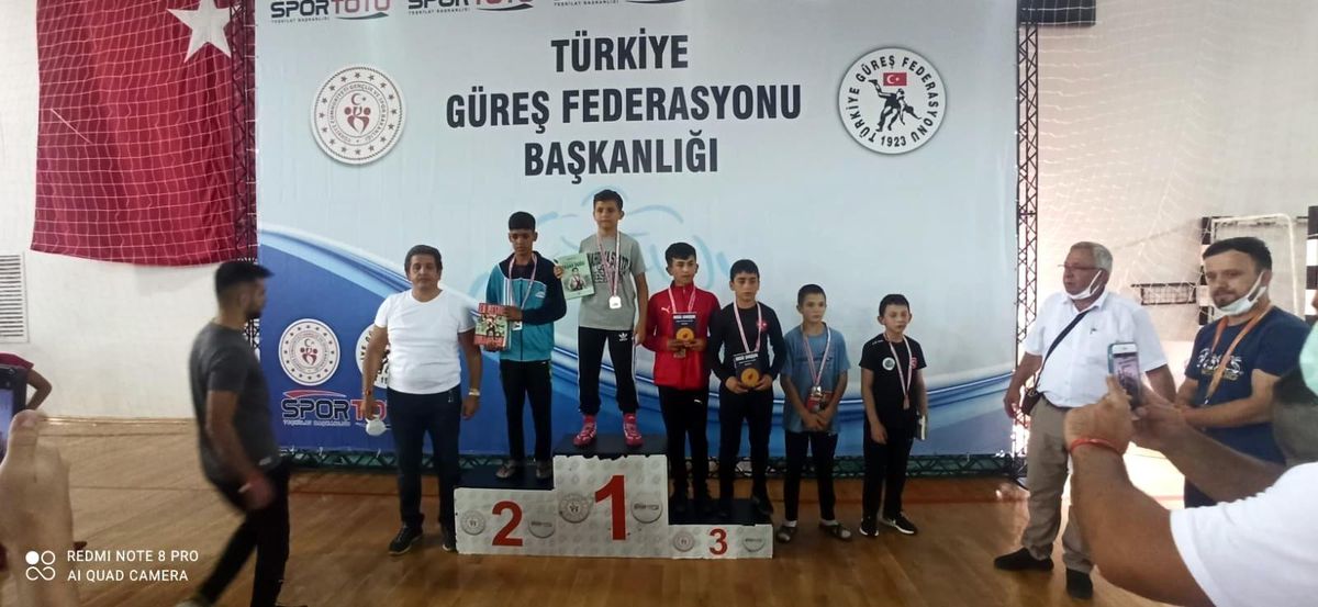 Antalya ve Hatay\'da düzenlenen şampiyonalarda büyükşehir rüzgarı esti