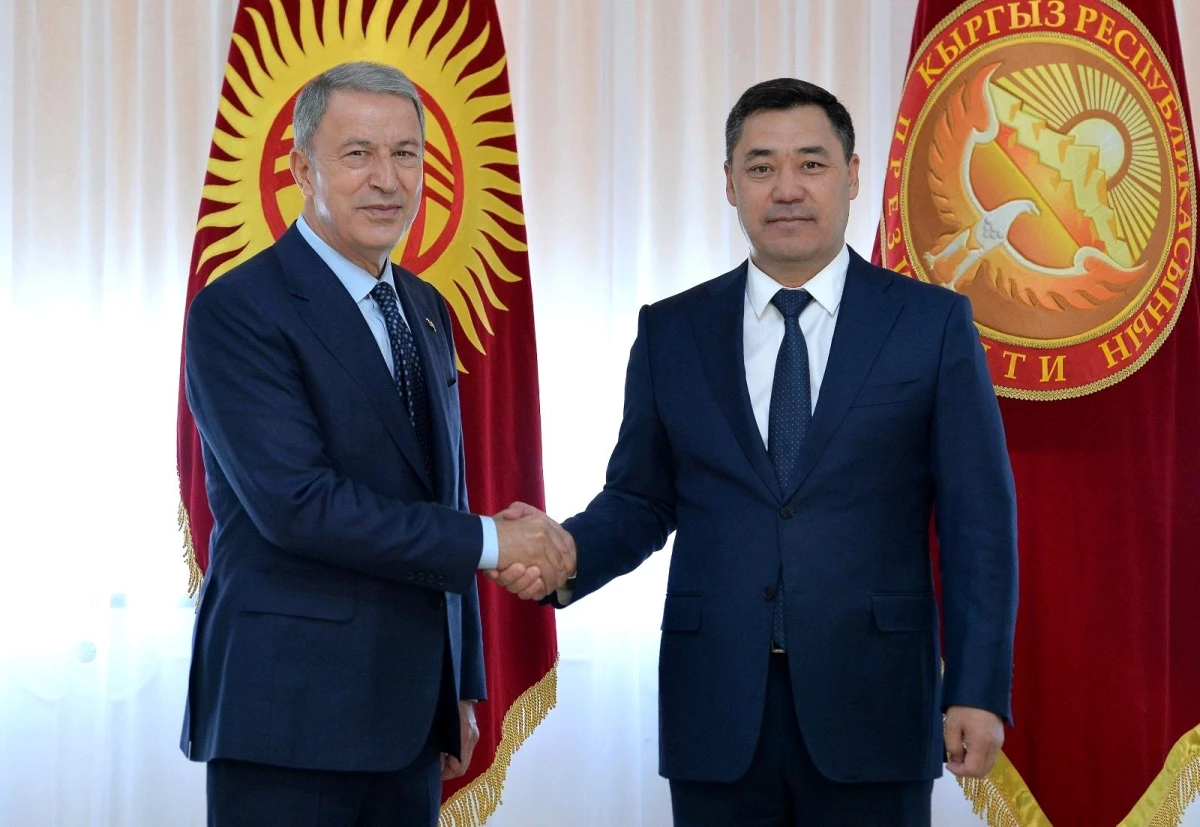 Bakan Akar, Kırgızistan Cumhurbaşkanı Caparov ile görüştü