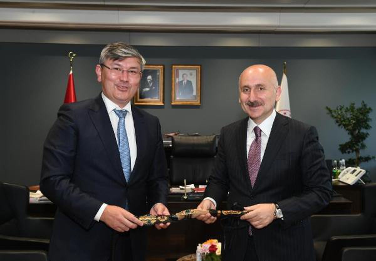 Bakan Karaismailoğlu, Kazakistan Büyükelçisi Saparbekuly\'u makamında kabul etti
