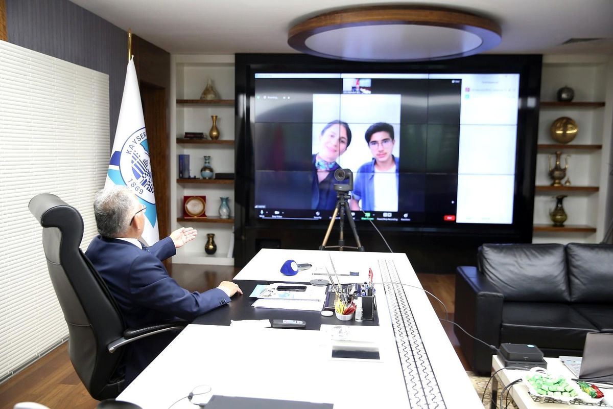 Başkan Büyükkılıç başarıya ödüllendirdi