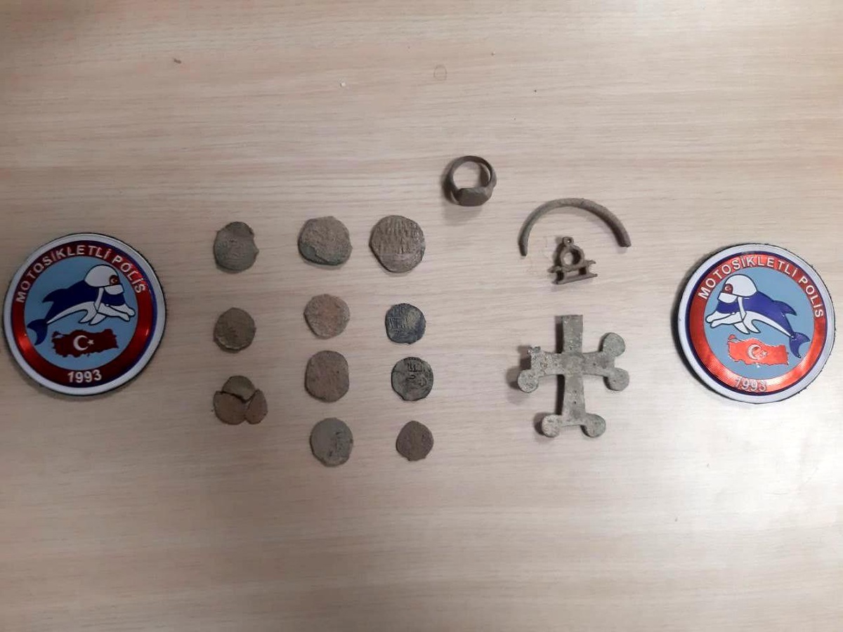 Bizans dönemine ait sikkelerle yakalandılar