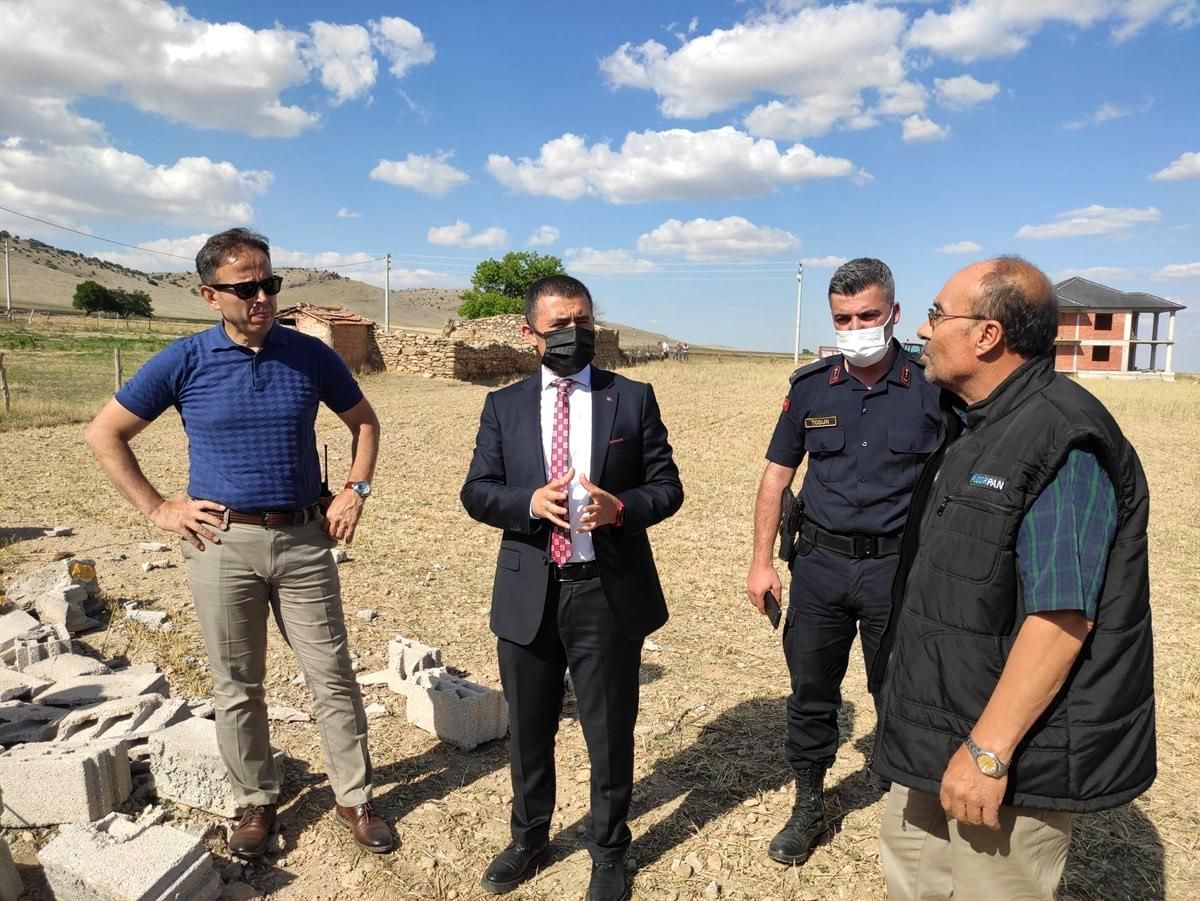 Çöken ağılda enkaz kaldırma çalışmaları devam ediyor