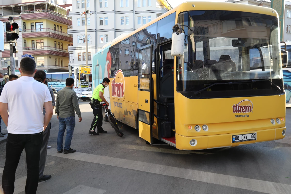 Çubuk\'ta otobüsün çarptığı bisikletli yaralandı