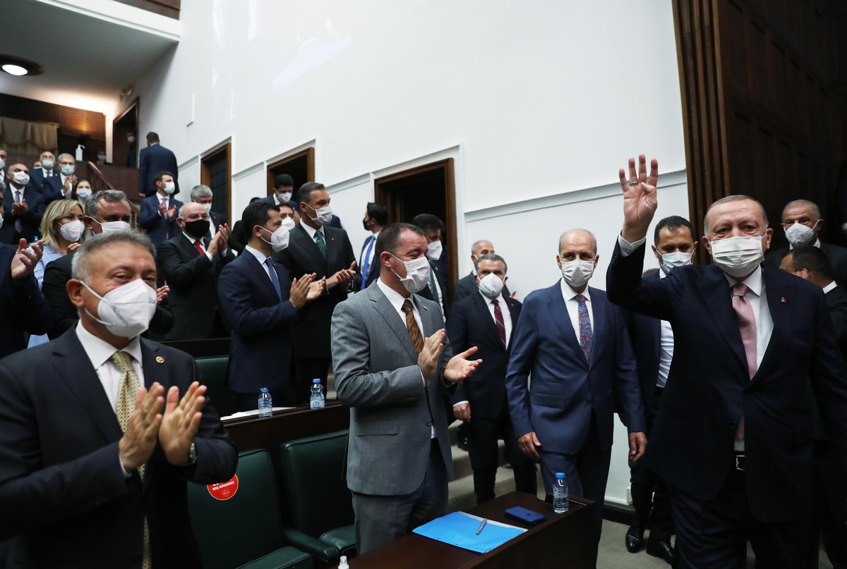 Erdoğan: "Biz iktidar olduk, bizden önceki borçlanmaları ödemedik mi? Ödedik, ödüyoruz.