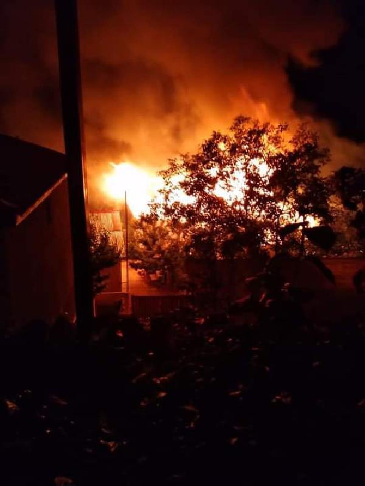 Evde çıkan yangın, hasara neden oldu