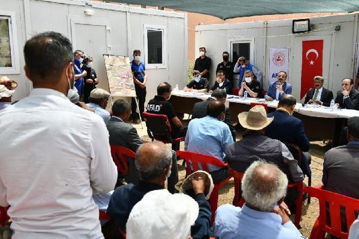 İçişleri Bakan Yardımcısı Çataklı, Van\'da depremzedelerle bir araya geldi