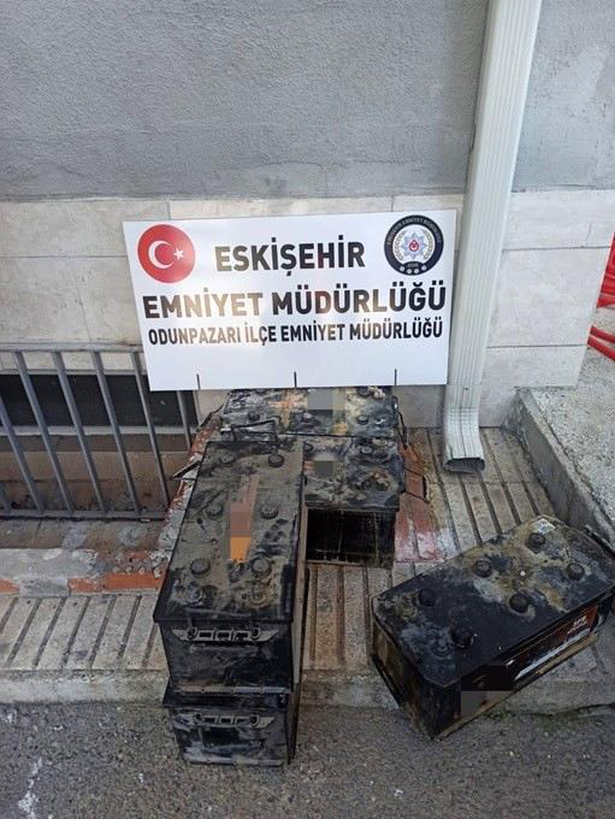Kamyon ve tır aküsü çalan 2 kişi yakalandı