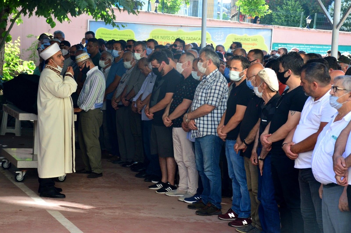 Kansere yenik düşen eski belediye çalışanı son yolculuğuna uğurlandı