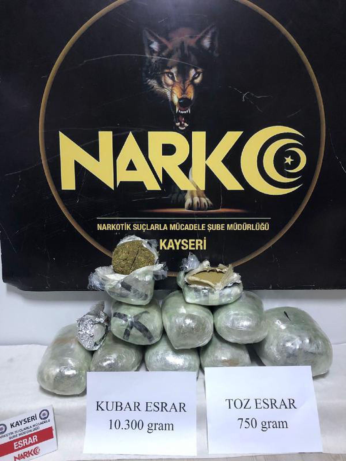 Kargo aracında 11 kilo esrar ele geçirildi; 3 gözaltı