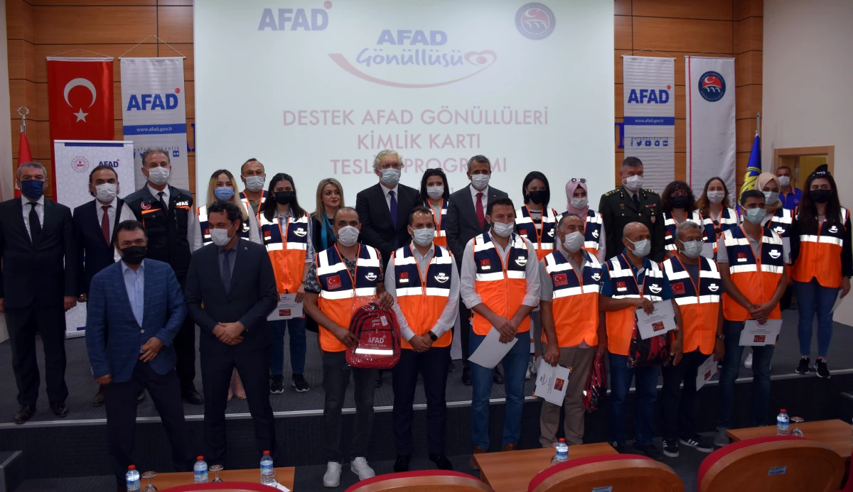 KIRIKKALE - Eğitimlerini başarıyla tamamlayan 20 AFAD gönüllüsüne kimlik kartı verildi