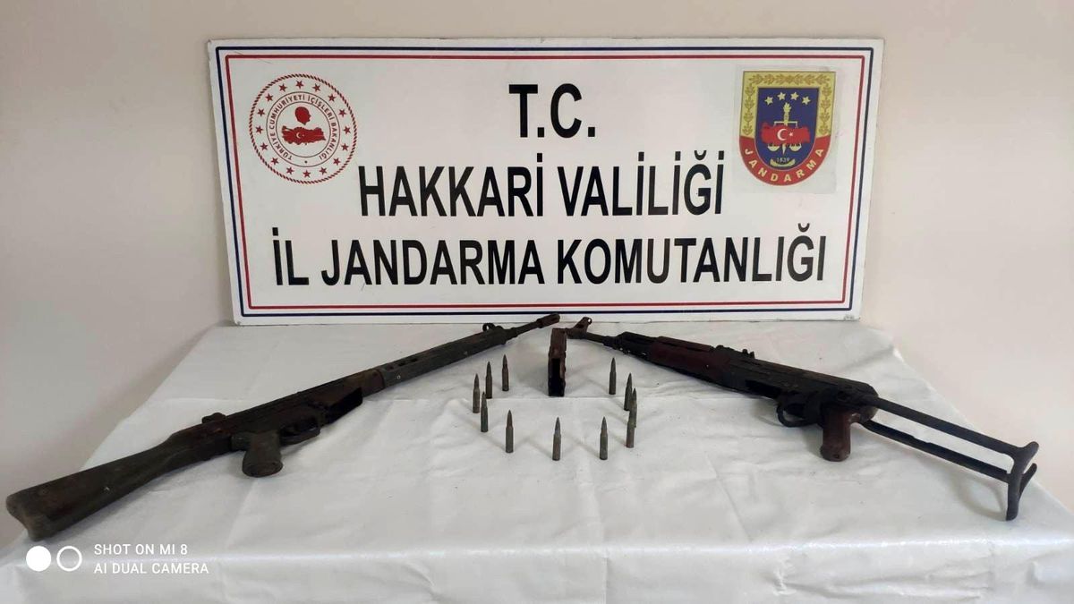 Son dakika: Mağara\'da silah ele geçirildi