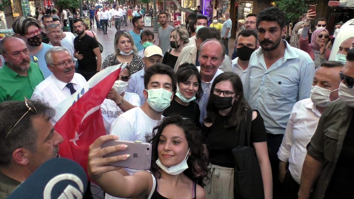 Muharrem İnce Nazilli\'de rozet taktı