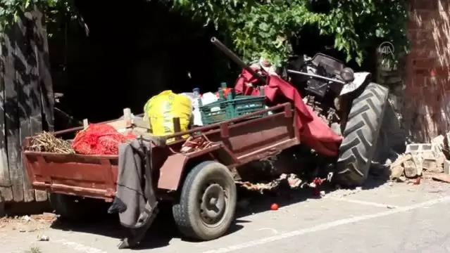 Ödemiş'te kontrolden çıkan traktör bir evin bahçe duvarını yıktı