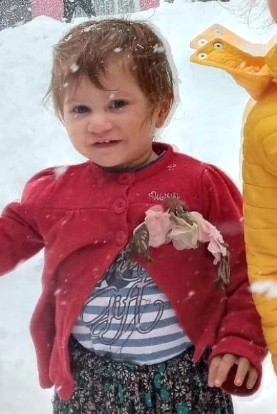 Otobüsün çarptığı 3 yaşındaki Emine Nur, son yolcuğuna uğurlandı