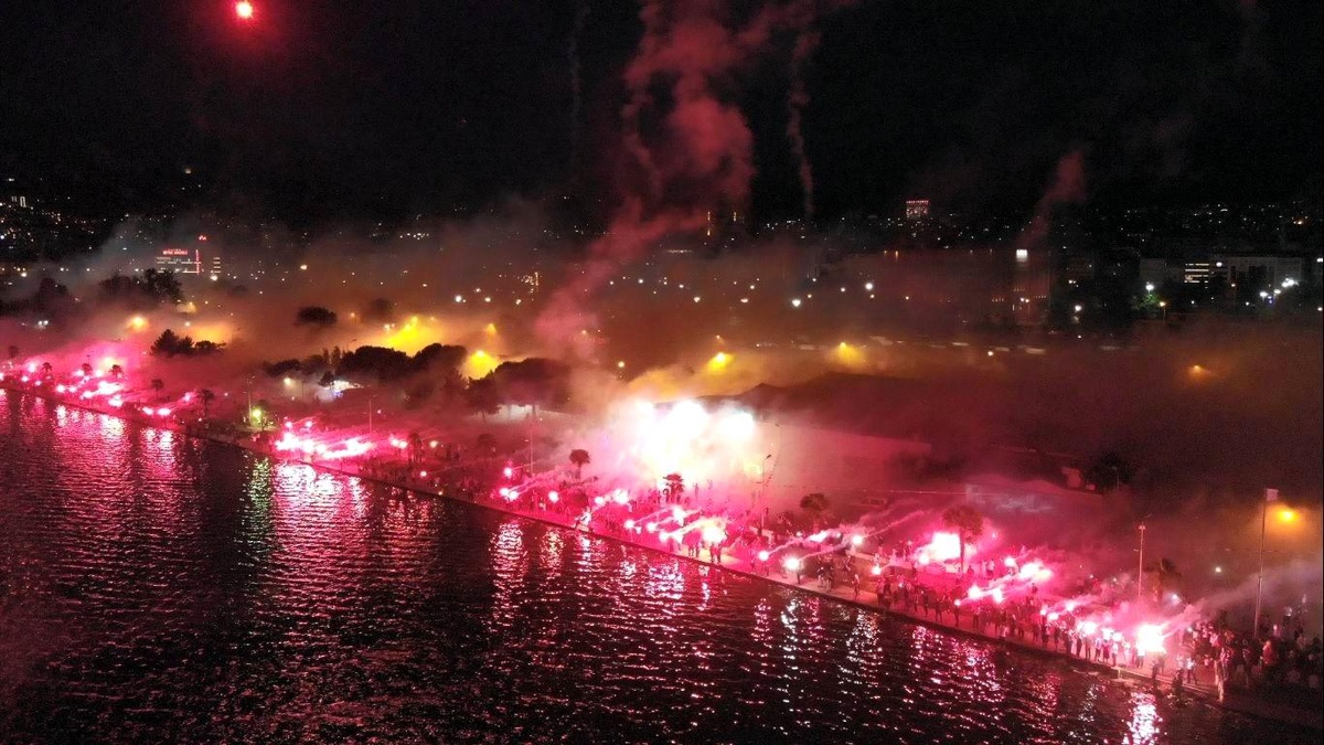 Samsunspor\'dan meşaleli 56. yıl kutlaması