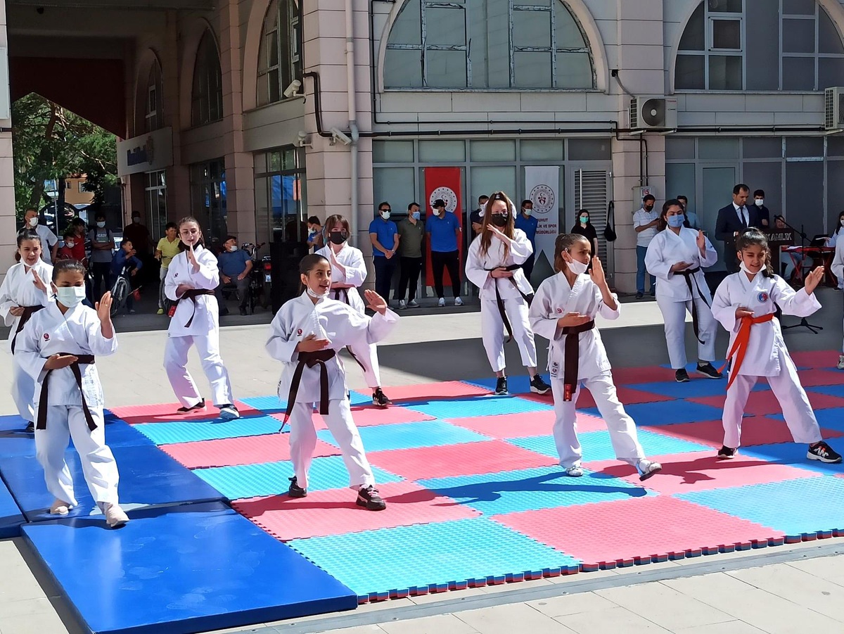 Şuhut\'ta yaz spor okulları açıldı