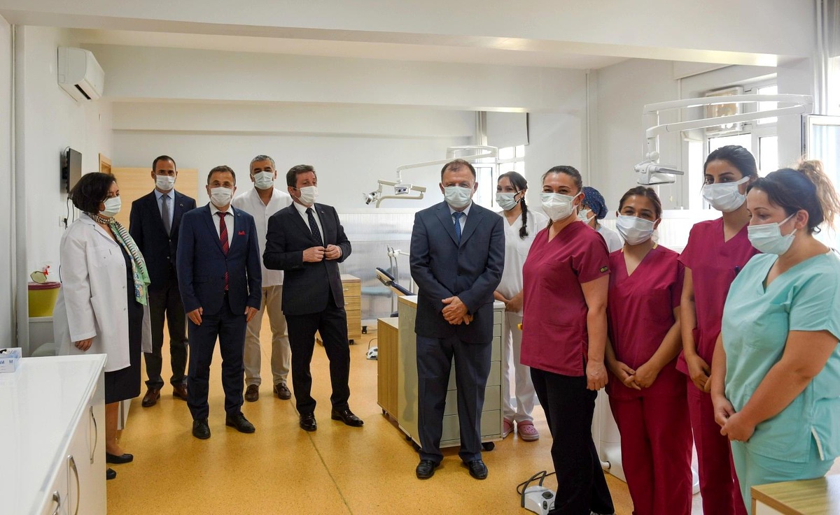 Vali Orhan Tavlı, Diş Hekimliği Fakültesini ziyaret etti