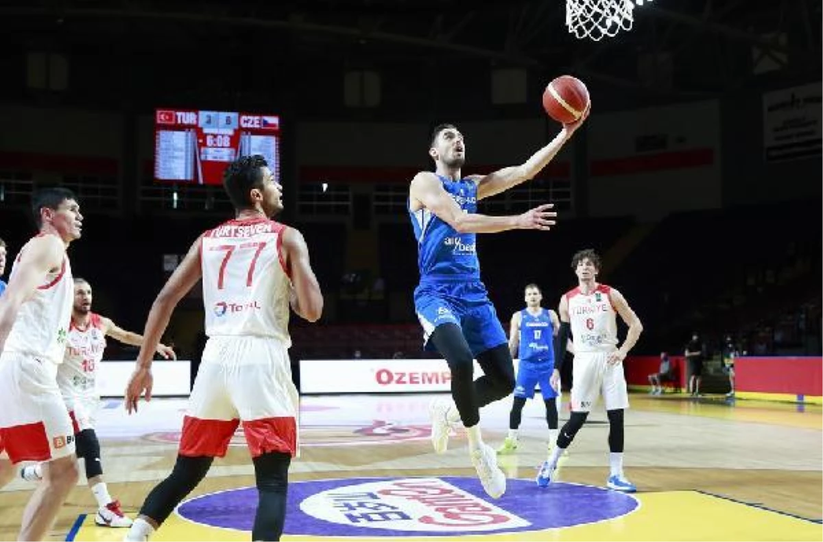 A Milli Erkek Basketbol Takımı, Olimpiyat Elemeleri\'nde yarı finale çıktı