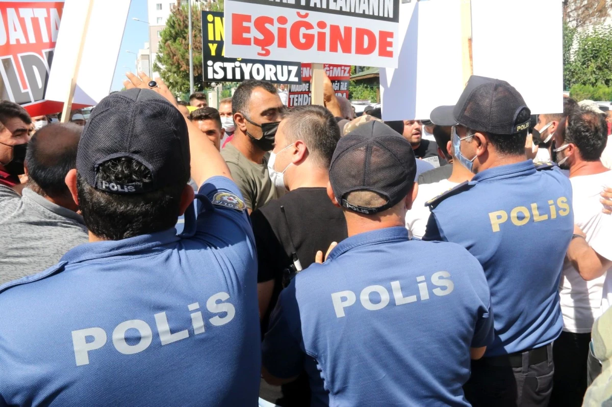 Antalya\'da 40 yıldır çözülemeyen imar planı 200 kişi ile protesto edildi