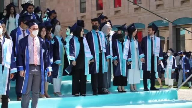AYBÜ Tıp Fakültesi yeni mezunlarını verdi