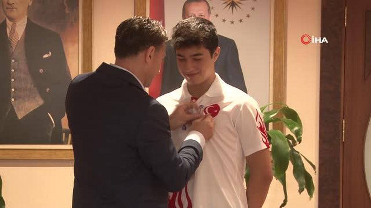 Başkan Bahadır dünya şampiyonu Emir Yiğit'i ağırladı