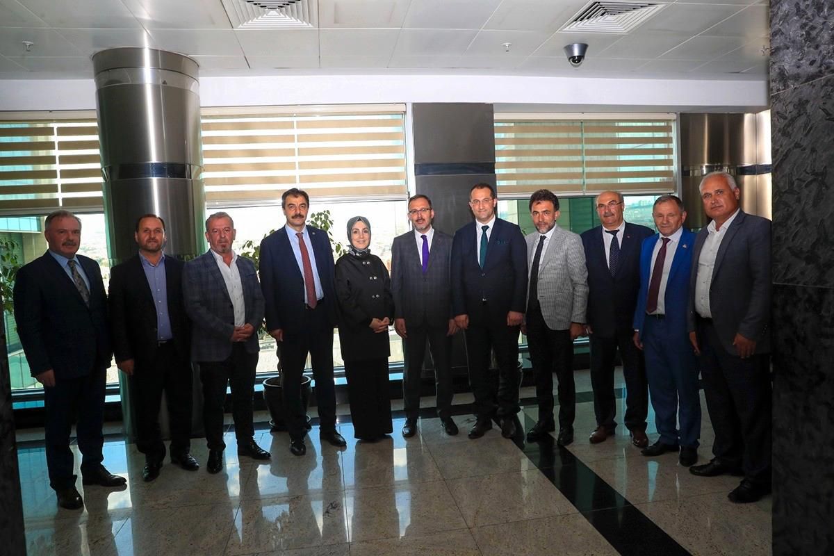 Başkan Ekim ilçe yatırımları için Ankara\'ya gitti