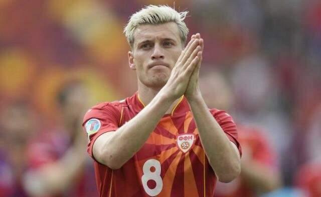 Burak Elmas, Fatih Terim'in listesindeki 5 futbolcuyla da anlaşma sağladı Burak Elmas, Fatih Terim'in listesindeki 5 futbolcuyla da anlaşma sağladı