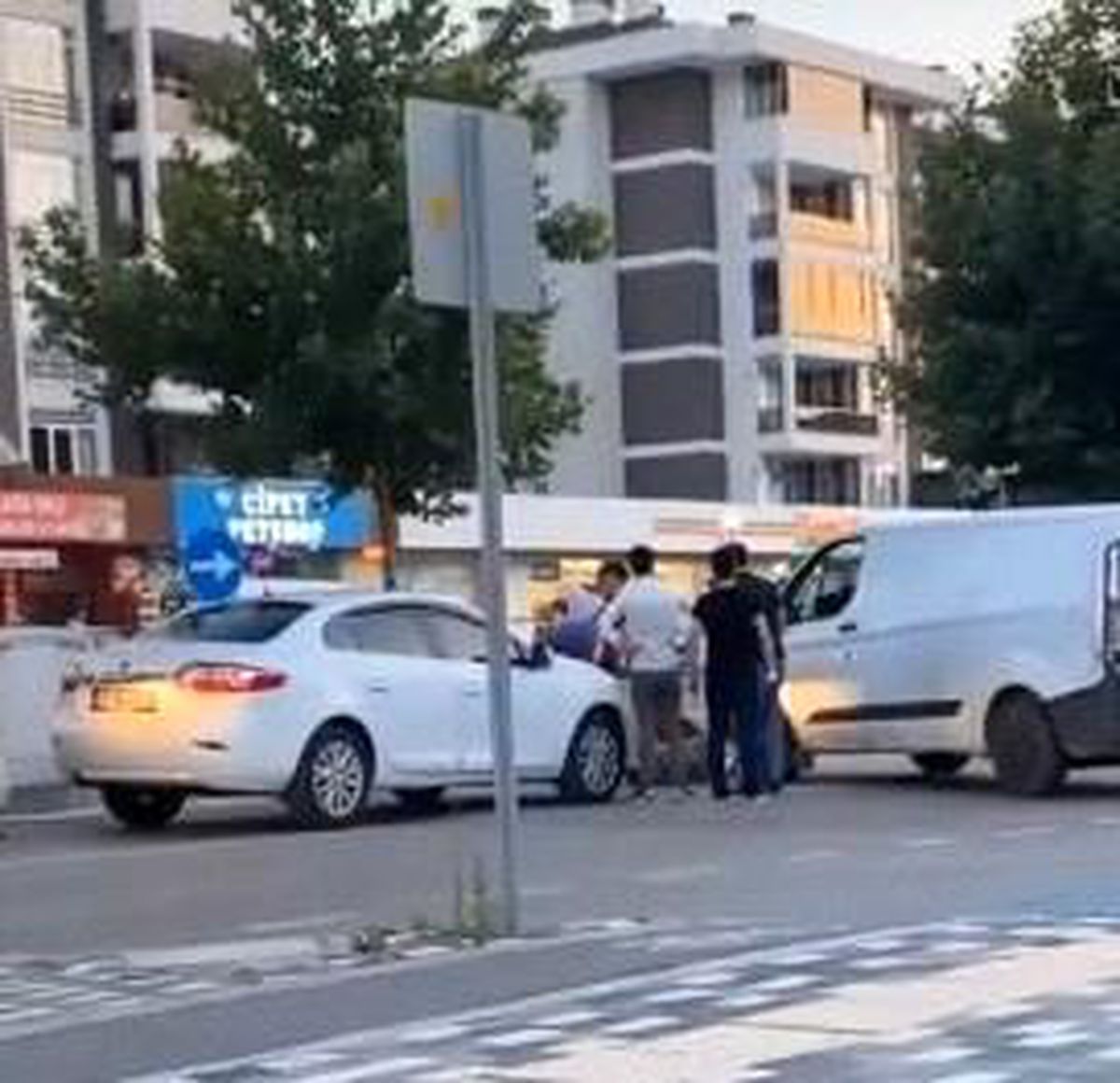 Bursa\'da trafikte makas atan sürücüye meydan dayağı