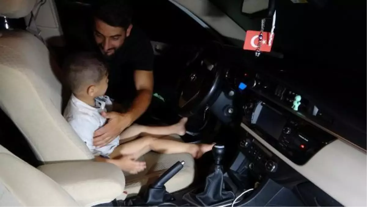 Çanakkale\'de kaybolan çocuk, 5.5 saat sonra otomobil içinde uyurken bulundu